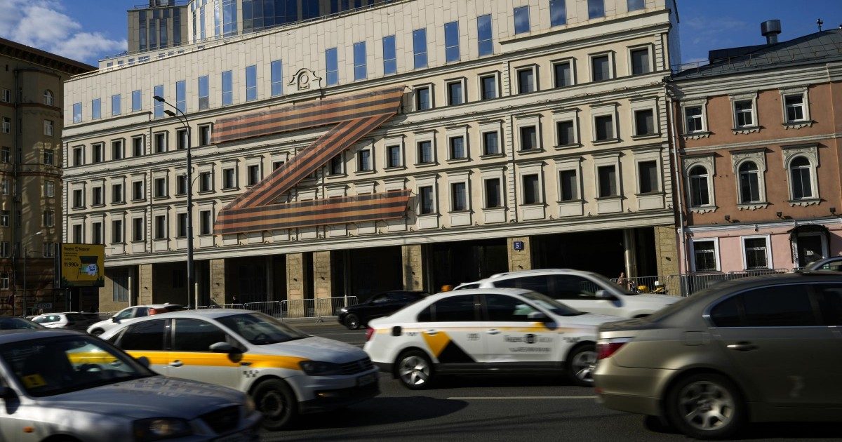 Il blocco dei visti Ue ai cittadini russi rischia di condannare i critici alle ritorsioni del Cremlino: dai giornalisti agli insegnanti, ecco chi le teme