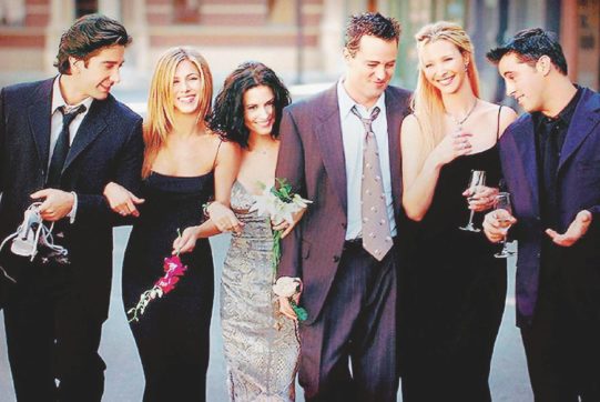 Copertina di Non solo Friends (già in forse): riunirsi fa bene al marketing