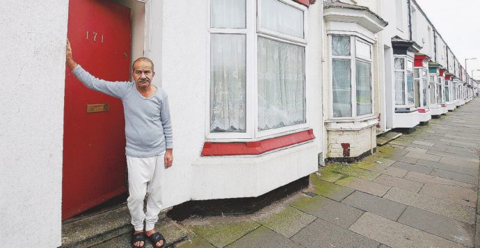 Le porte rosso-vergogna. L’“apartheid” all’inglese