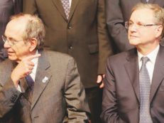 Copertina di Il governo cincischia sull’orlo del baratro e aspetta le mosse Ue