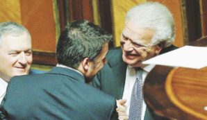 Copertina di Renzi disse: “Ciao bandito”. Poi regalò a Denis 3 poltrone