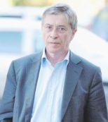 Copertina di Minacce e ricompense, il gran risiko del premier: i ministeri possono aspettare