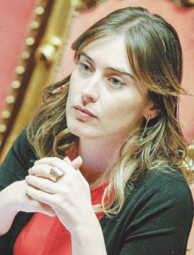 Cara Boschi, tuteli l’istituzione: si dimetta