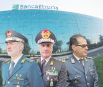 Copertina di Una poltrona per tre. Il governo, la Finanza e gli scandali bancari