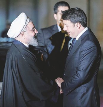 Copertina di Renzi&Rouhani: tanta amicizia, niente domande