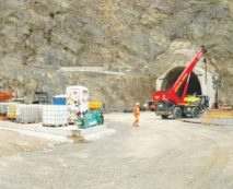 Copertina di È un Valico irrespirabile. Scavi con l’incubo amianto