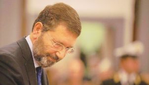 Copertina di Marino,  7 cene e un guaio: archiviazione più lontana