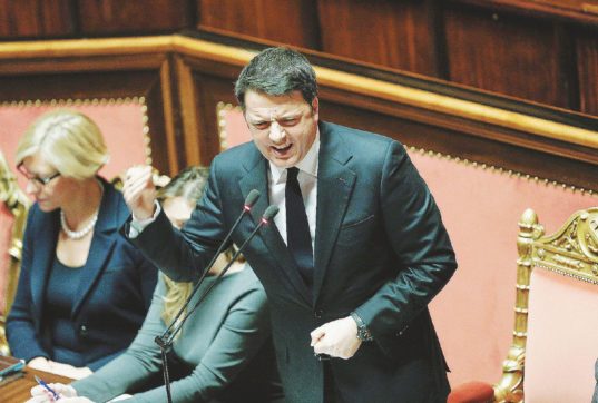 Copertina di Banche, Renzi non spiega e attacca i giornali: “Scrivono solo  fango”