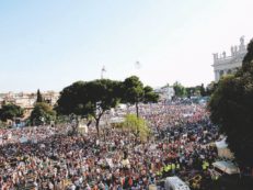 Copertina di Banchi vuoti tra i fedeli. Azione cattolica e Acli: “Non ci piace il clima da ultrà”
