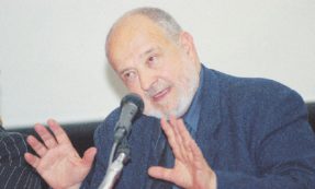 Copertina di “Io non andrò in piazza, il Papa chiede altro”