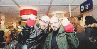 Copertina di L’Ikea: “Siamo aperti  a tutte le famiglie”.  E Gasparri insulta