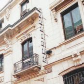 Copertina di La Medium del corriere sente le voci del Sovrano