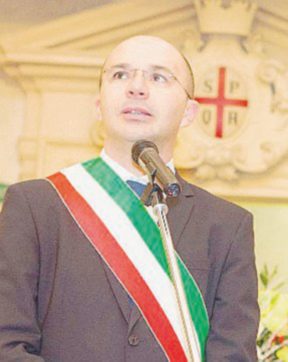 “Sindaco, ricorda che  mani hai stretto”