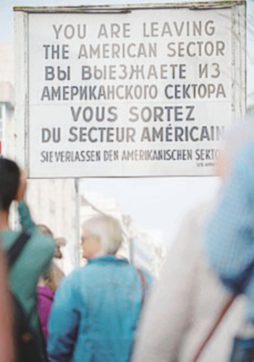 Copertina di “Volevano colpire il Checkpoint Charlie a Berlino”