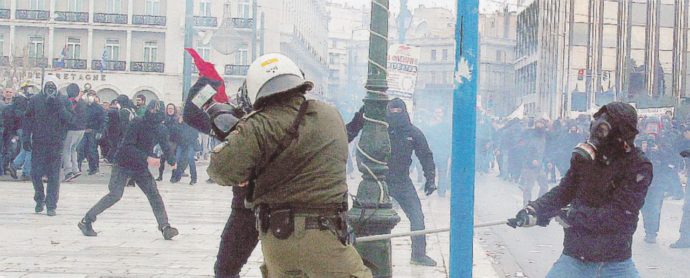 Molotov in piazza, ma Tsipras non c’è