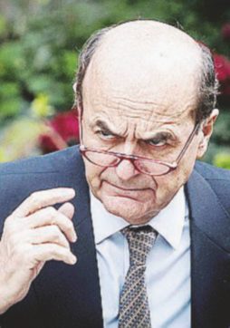 Copertina di Bersani avverte: “Operazioni spurie sul tesseramento”