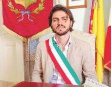 Copertina di Il campione Cinque Stelle si arrende all’abusivismo