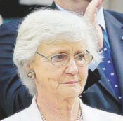 Copertina di Troppi tagli, Cameron fa arrabbiare la mamma