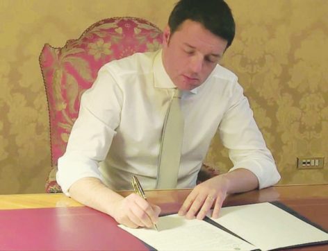 Due anni di governo Renzi, cosa c’è dietro l’auto-spot