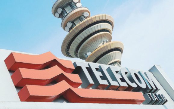 Copertina di Telecom Sparkle, faide tra renziani per il vertice