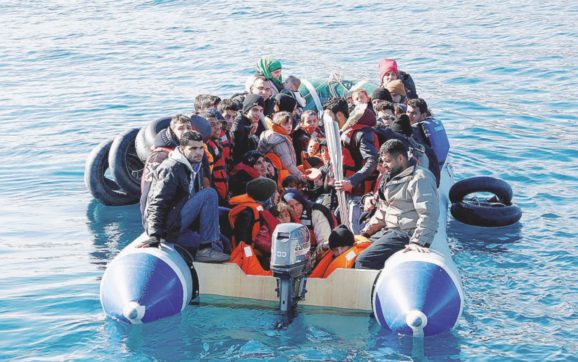 Uk e Francia si rimpallarono la responsabilità su un gommone con a bordo 34 migranti: così morirono 27 persone nella Manica