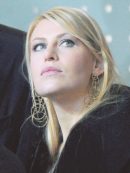 Copertina di La famiglia di B. tiene in piedi Forza Italia. L’unico finanziatore di Passera è Passera