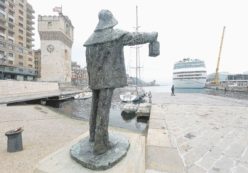 Copertina di Cemento e carbone, Savona alla ricerca della sua seconda vita