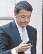 Copertina di Gli sms-verità e lo strip poker di Lady Adinolfi