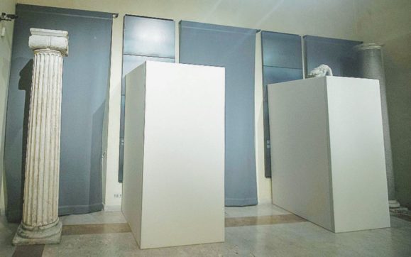 Le statue coperte e l’indiziato alla Farnesina