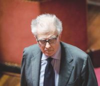 Copertina di Il grillino è mobile. Dalla corte di Zanda alla destra in festa