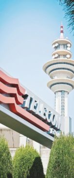 Il ras a processo non molla, Tim caccia Manutencoop