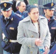 Copertina di Clinica di Mamma Ebe, dopo trent’anni ritorna l’incubo delle botte agli anziani