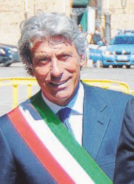 Copertina di Condannati per truffa ex sindaco di Palermo e il suo “skipper”