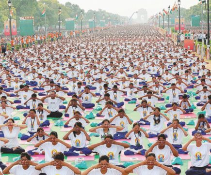 Copertina di L’Italia e l’Europa riscoprono lo yoga per psiche e fisico