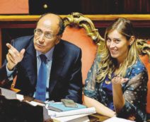 Copertina di Schifani brinda alla buvette con gli Ncd:  “Grande vittoria, cosa vogliamo di più?”