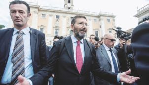 Copertina di Scontrini su scontrini: Marino rischia i processi