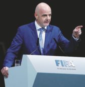 Copertina di Colpo Infantino alla Fifa, sconfitto lo sceicco favorito