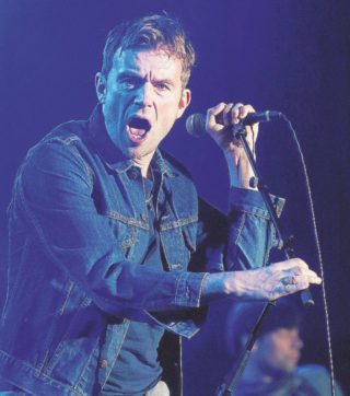 Copertina di Damon Albarn re onorario del Mali, la nuova vita del frontman dei Blur