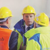 Copertina di Subappalto libero, il regalo di Renzi ai costruttori amici