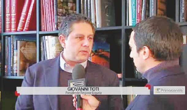 Copertina di Toti finanzia la tv privata del senatore: 450mila euro pubblici a Primocanale