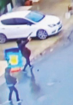 Copertina di Due donne assaltano commissariato a Istanbul: uccise
