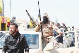 Copertina di Liberi sì, ma impantanati nelle sabbie libiche