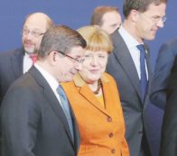 Copertina di I profughi e il ricatto turco: “Dateci 6 miliardi e l’Unione”