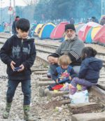 Copertina di L’urlo dei disperati dal confine: “Mamma Merkel, salvaci tu”