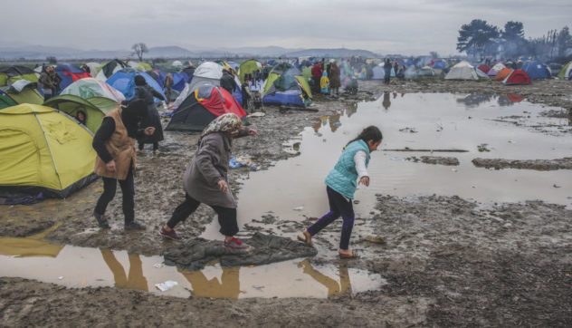 I profughi affondano nel pantano di Idomeni
