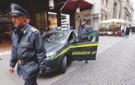 Copertina di Truffe, sprechi, tangenti. I ladri costano 4 miliardi