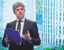 Copertina di I  francesi di Telecom  licenziano l’Ad Patuano (con l’ok di Renzi)