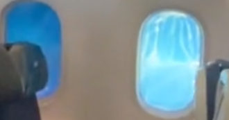 Copertina di Finestrino dell’aereo si rompe in volo: attimi di panico tra i passeggeri. VIDEO