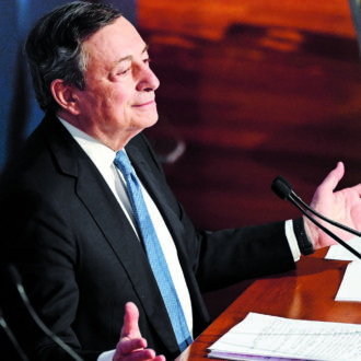 Copertina di Energia, Draghi mette la testa sotto la sabbia: il Fatto di domani 30 agosto