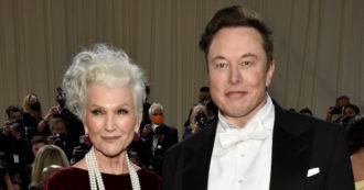 Copertina di Maye Musk: “Elon era un ragazzino timido e chiuso che è stato malmenato dai coetanei”